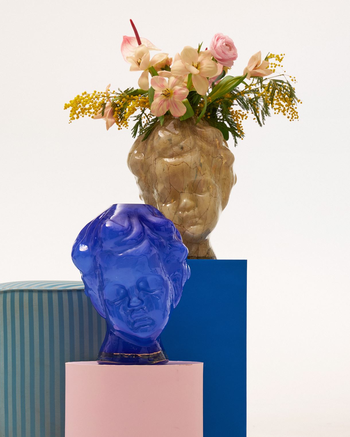 Vase Atlas 03
