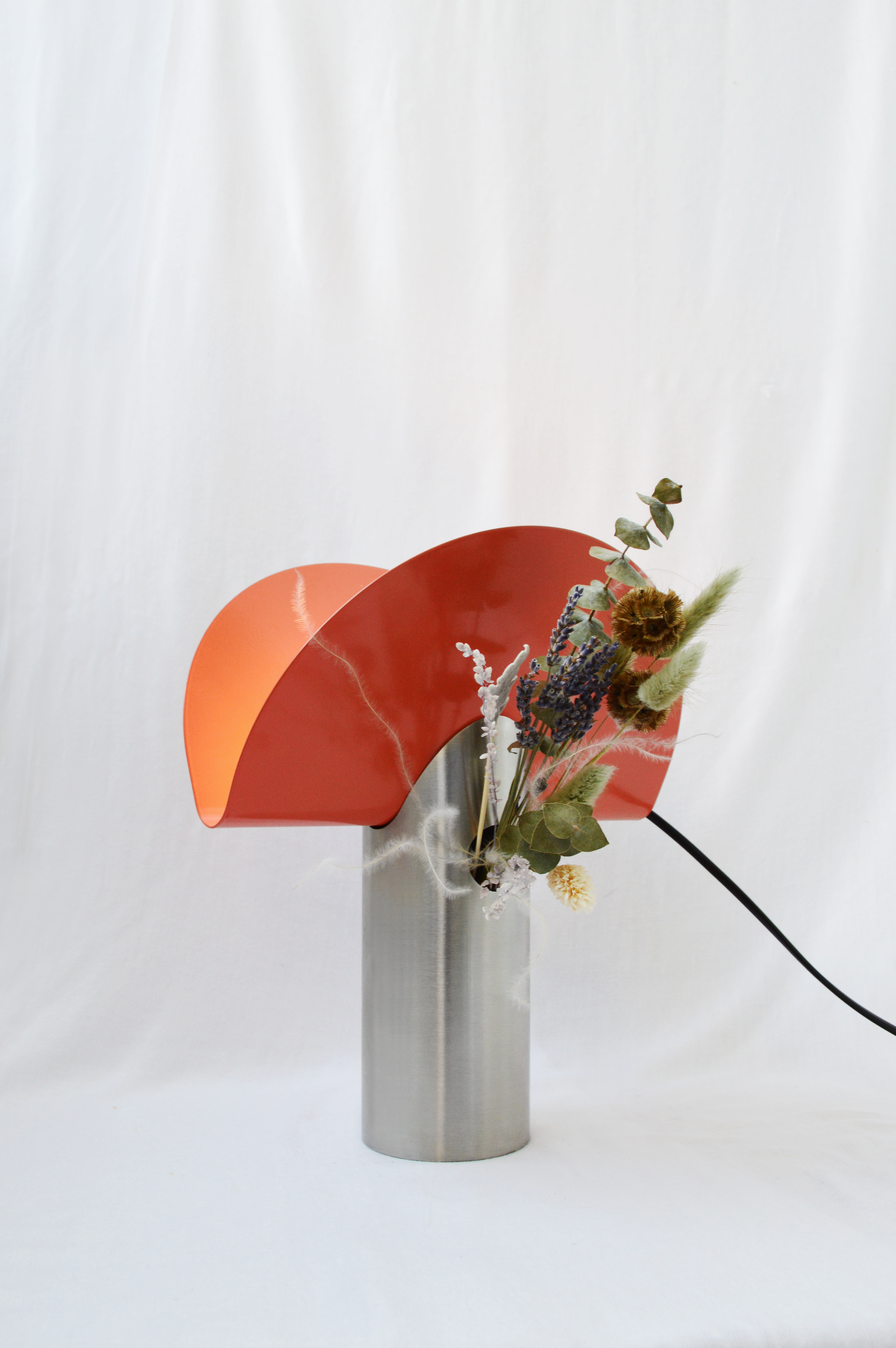 Lamp-vase blend