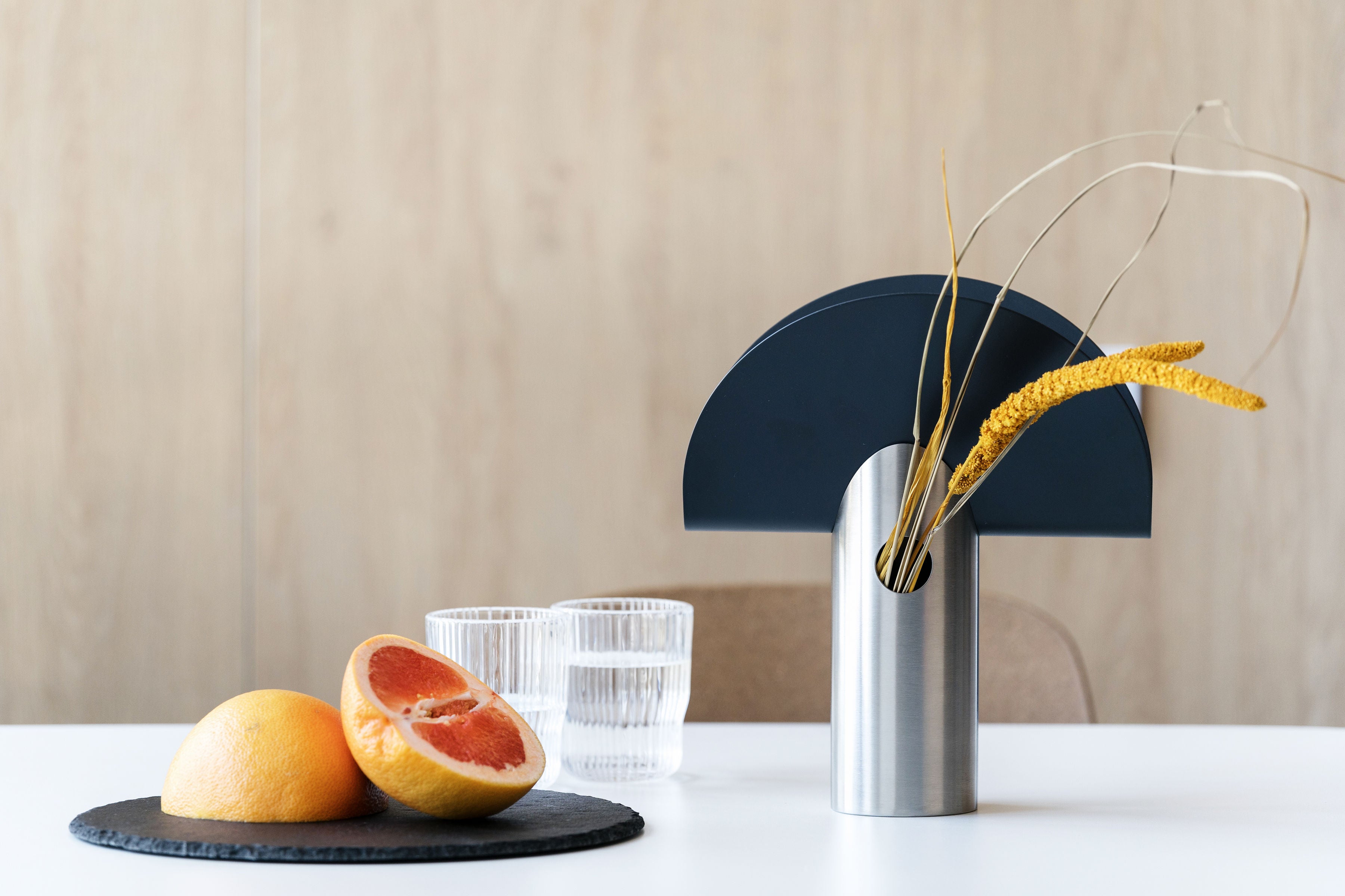 Lamp-vase blend
