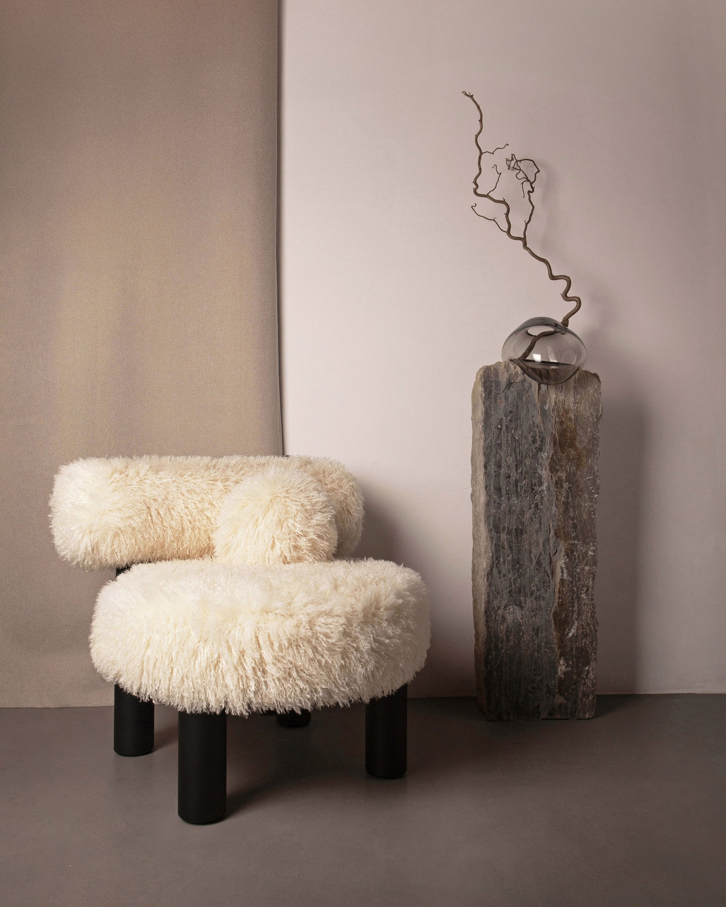 Low Chair Gropius CS2 Fluffy Edition